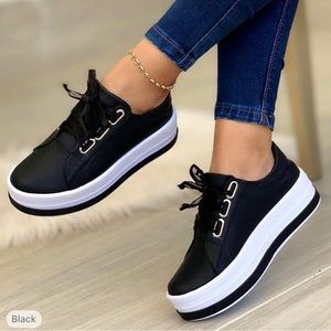 Women’s Round Toe Platform Sneakers